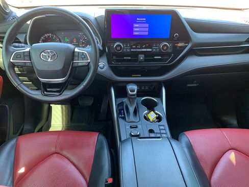 Used 2023 Toyota Highlander XSE AWD/4WD image 16