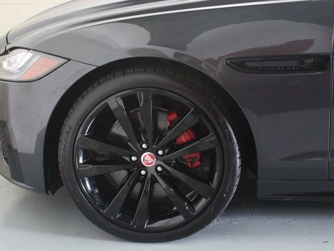 Used 2018 Jaguar XF S image 11