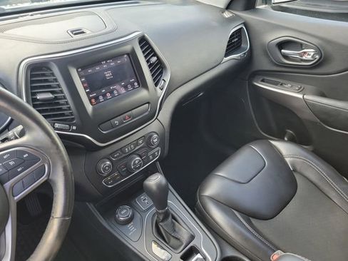 Used 2019 Jeep Cherokee Latitude Plus w/ Comfort/Convenience Group AWD/4WD image 25