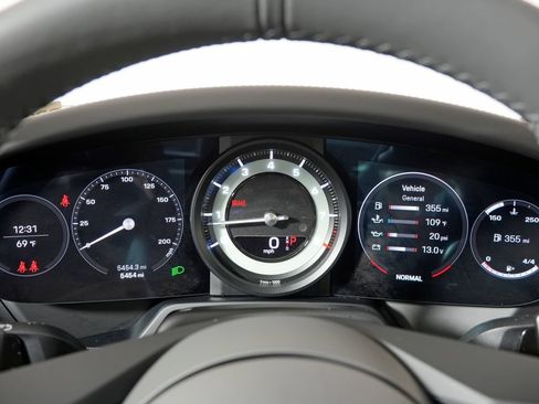 Certified 2024 Porsche 911 Targa 4S w/ Premium Package AWD/4WD image 26