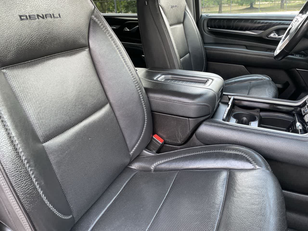 Used 2021 GMC Yukon XL Denali w/ Denali Premium Package AWD/4WD image 14