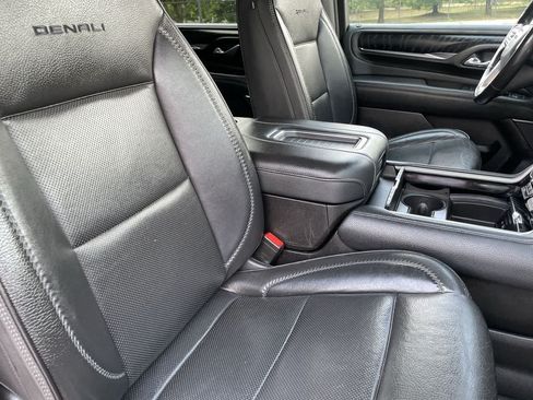 Used 2021 GMC Yukon XL Denali w/ Denali Premium Package AWD/4WD image 14