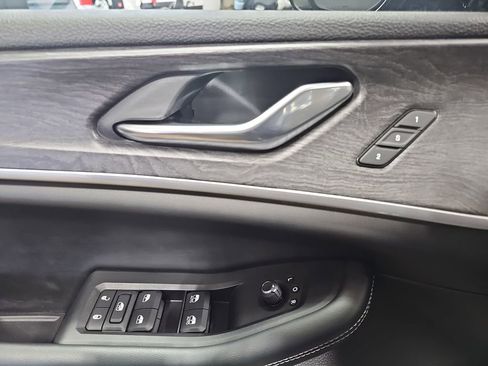 Used 2023 Jeep Grand Cherokee Limited image 27