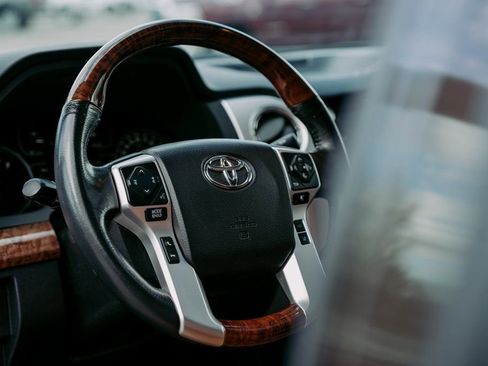 Used 2021 Toyota Tundra 4x4 CrewMax image 19