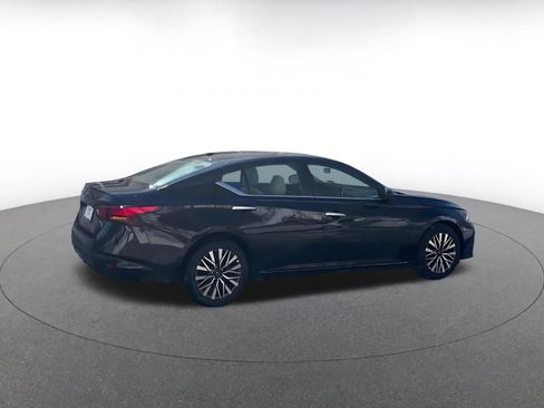 Used 2025 Nissan Altima 2.5 SV image 15
