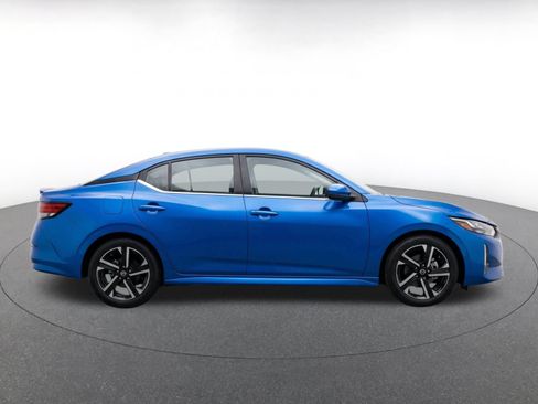 Used 2025 Nissan Sentra SV FWD image 10