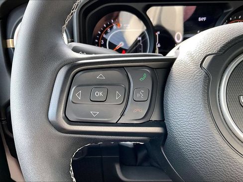 Used 2025 Jeep Gladiator Sport AWD/4WD image 19