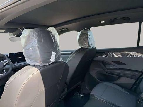 New 2026 Volkswagen Tiguan SE R-Line FWD image 9