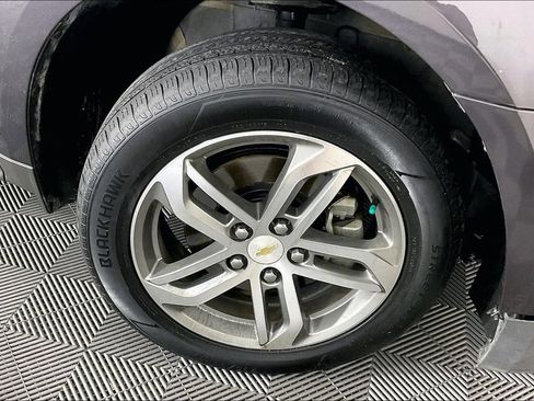 Used 2016 Chevrolet Equinox LTZ w/ Enhanced Convenience Package FWD image 10