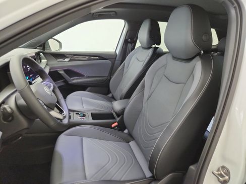 New 2025 Volkswagen Tiguan SE R-Line image 6