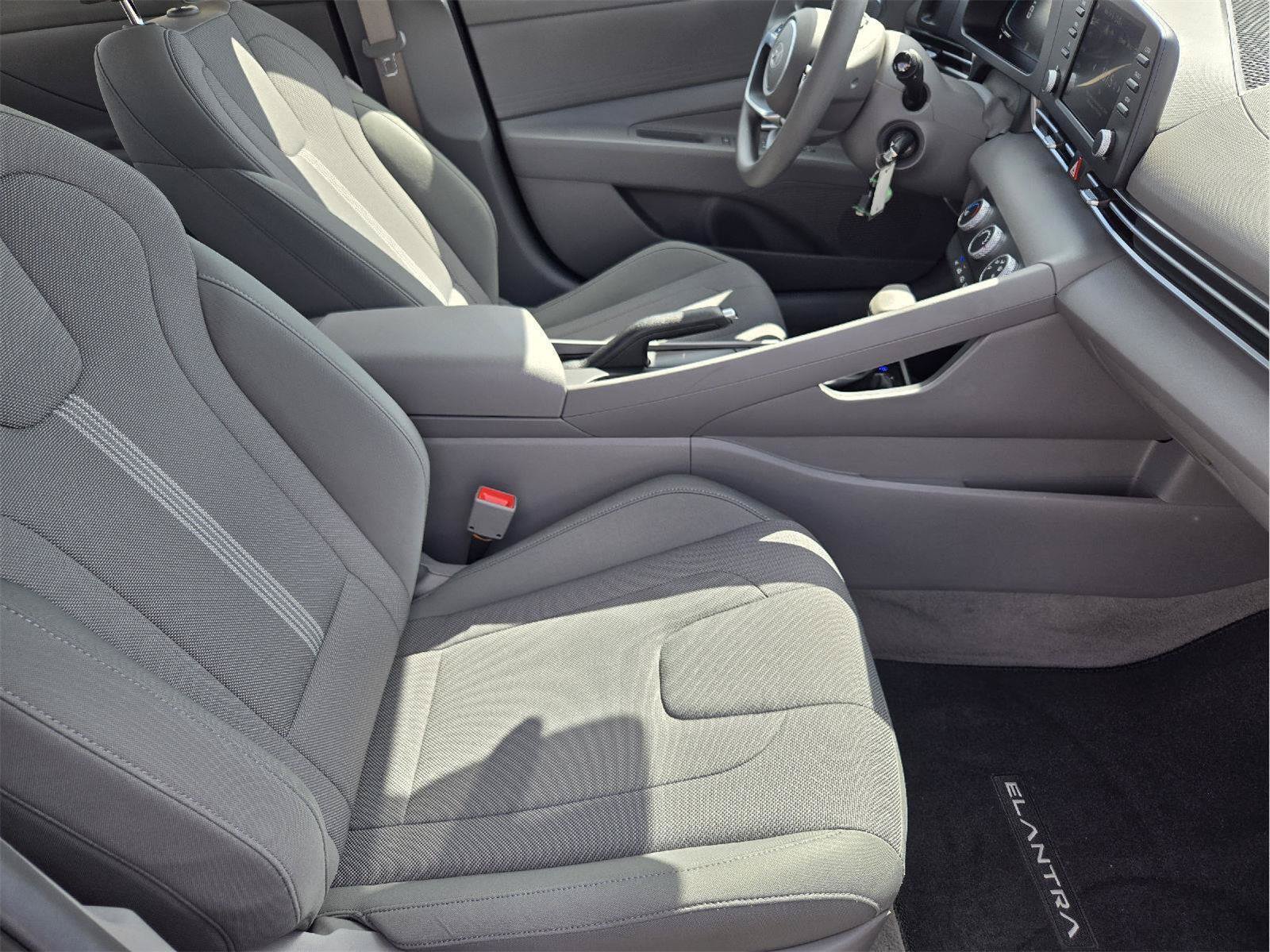 Used 2026 Hyundai Elantra SE w/ Cargo Package FWD image 13