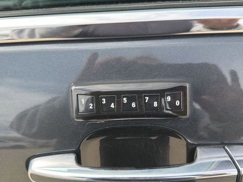 Used 2018 Chevrolet Equinox Premier image 10