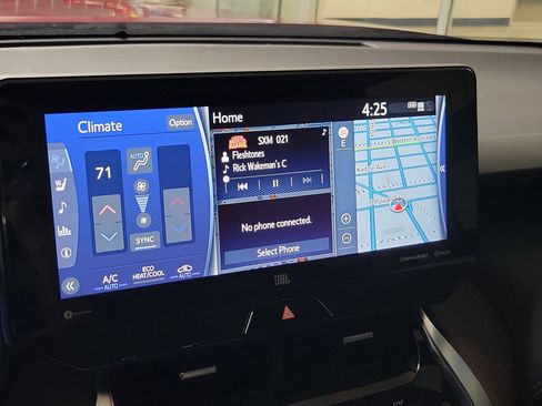 Used 2022 Toyota Venza Limited image 27