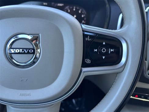 Used 2020 Volvo XC90 T6 Momentum w/ Protection Package image 21