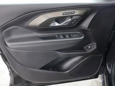 Used 2024 GMC Terrain SLT image 25