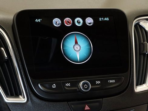 Used 2018 Chevrolet Malibu LT image 18