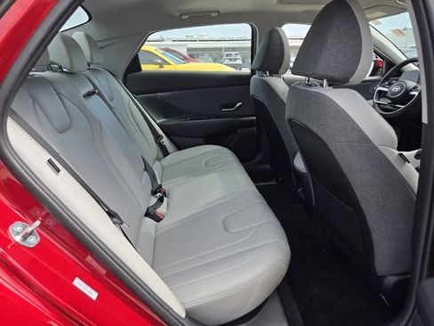 Used 2025 Hyundai Elantra Limited FWD image 16