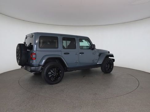 Used 2025 Jeep Wrangler Unlimited Sahara AWD/4WD image 19