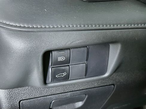 Used 2020 Toyota Highlander XLE FWD image 17