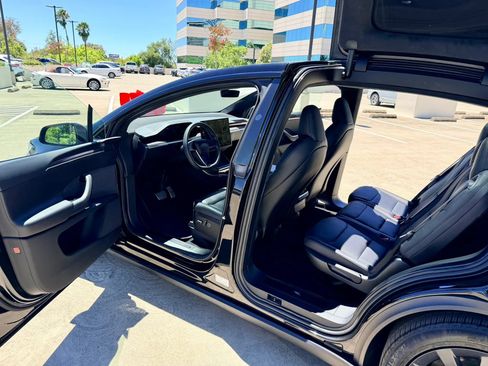 Used 2024 Tesla Model X AWD/4WD image 29