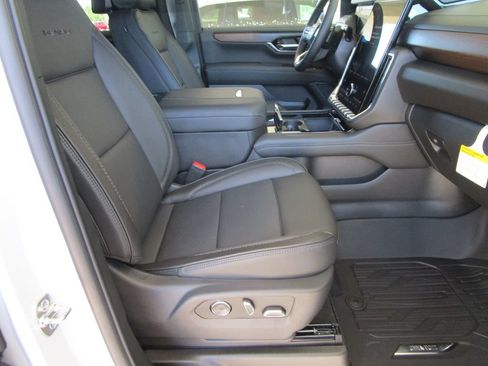New 2026 GMC Yukon XL Denali w/ Denali Reserve Package RWD image 35