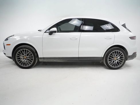 Certified 2023 Porsche Cayenne Platinum Edition image 2