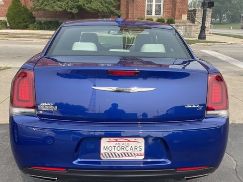 Used 2019 Chrysler 300 S AWD/4WD image 4