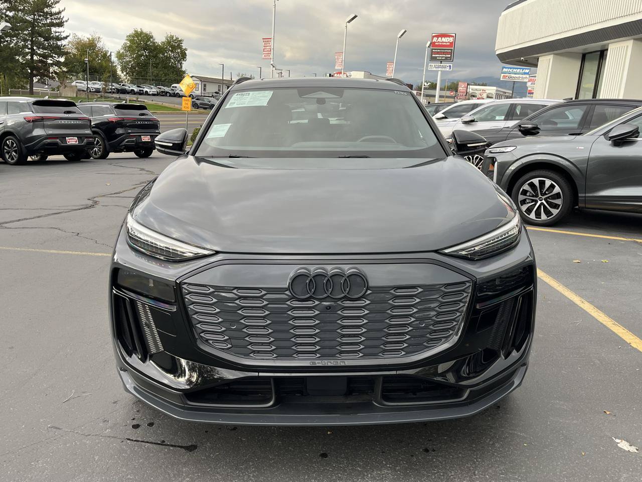 Used 2025 Audi SQ6 e-tron Premium Plus w/ Premium Plus AWD/4WD image 8