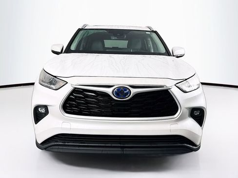 Used 2023 Toyota Highlander Bronze Edition image 2