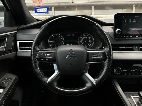 Used 2022 Mitsubishi Outlander SE image 32