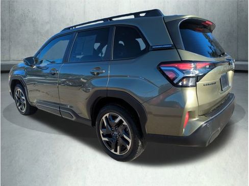 Used 2025 Subaru Forester Limited image 3