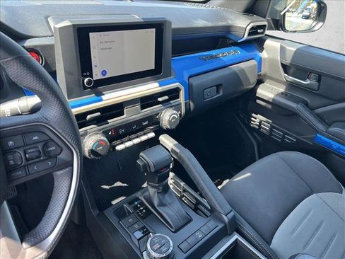 Used 2025 Toyota Tacoma TRD Off-Road image 15