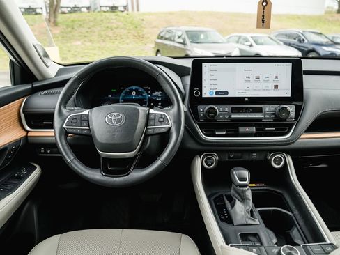 Used 2024 Toyota Grand Highlander Platinum image 13