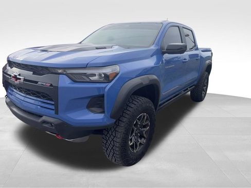 Used 2026 Chevrolet Colorado ZR2 w/ Technology Package AWD/4WD image 5