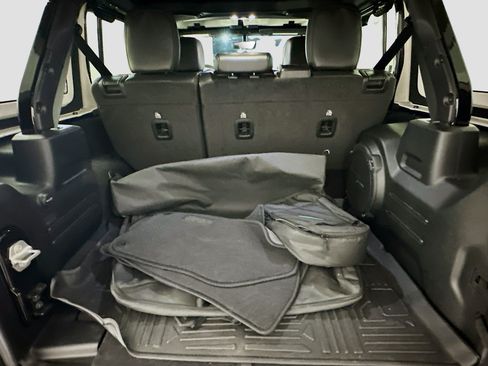 Used 2023 Jeep Wrangler Unlimited Sahara AWD/4WD image 29