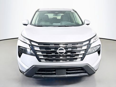 Used 2025 Nissan Rogue SV AWD/4WD image 2