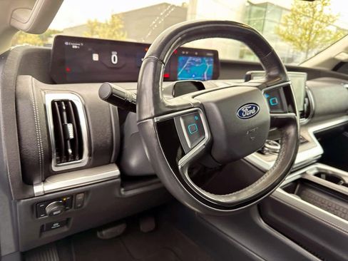 Used 2025 Ford Expedition Platinum AWD/4WD image 20
