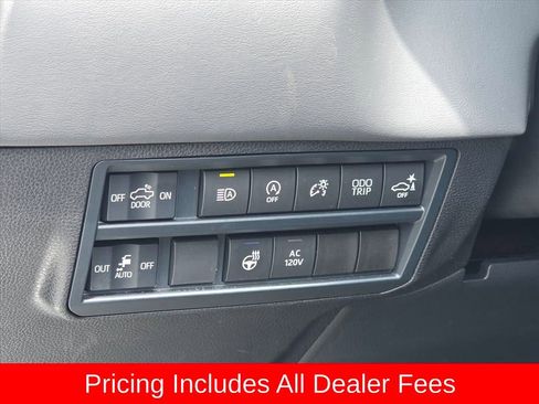 Used 2025 Toyota Tundra Platinum AWD/4WD image 13