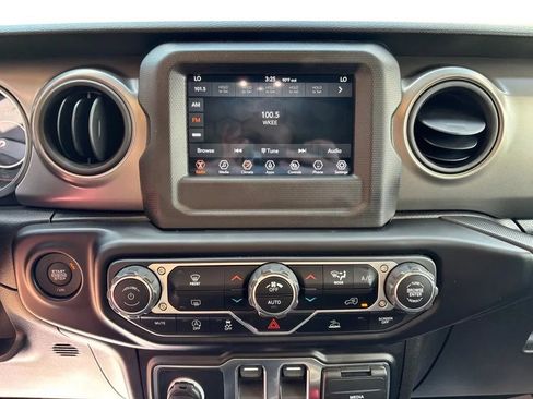 Used 2021 Jeep Wrangler Sport AWD/4WD image 16