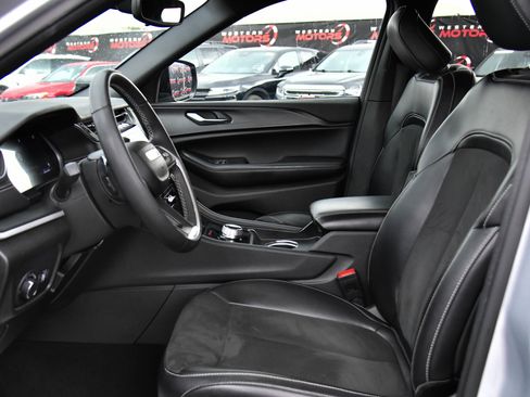 Used 2024 Jeep Grand Cherokee L Laredo AWD/4WD image 18