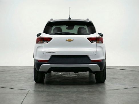 Used 2025 Chevrolet TrailBlazer LT AWD/4WD image 7
