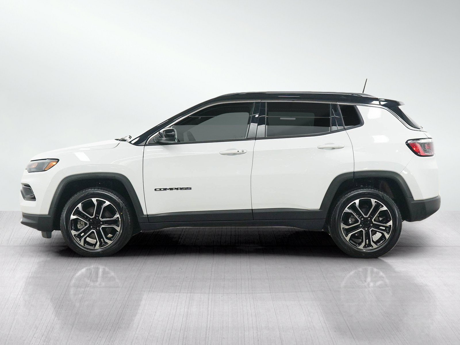 Used 2023 Jeep Compass Limited AWD/4WD image 2