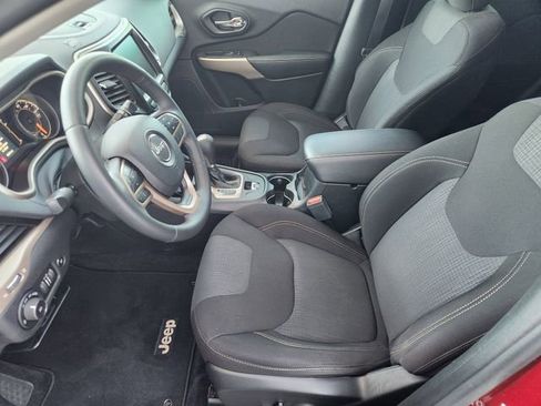 Used 2017 Jeep Cherokee Latitude w/ Comfort/Convenience Group image 11