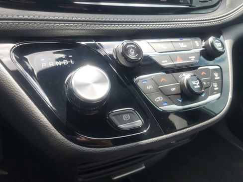 New 2026 Chrysler Pacifica Select image 19