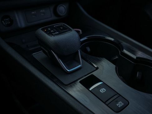 Used 2025 Nissan Rogue SL FWD image 31