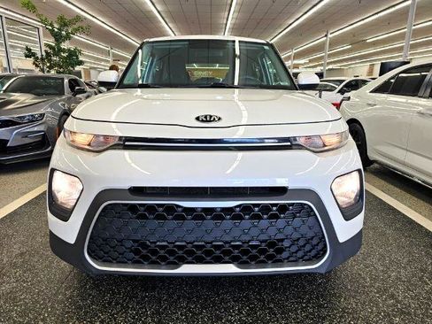Used 2021 Kia Soul LX image 2