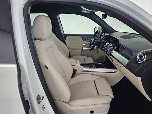 Certified 2025 Mercedes-Benz GLB 250 image 11