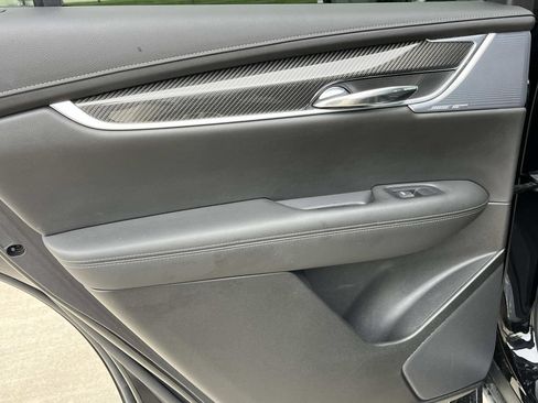 Certified 2025 Cadillac XT6 Sport w/ LPO, Floor Liner Package AWD/4WD image 20