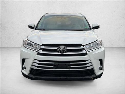 Used 2017 Toyota Highlander XLE image 2
