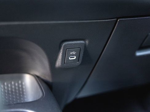 Certified 2025 Toyota Corolla SE image 21